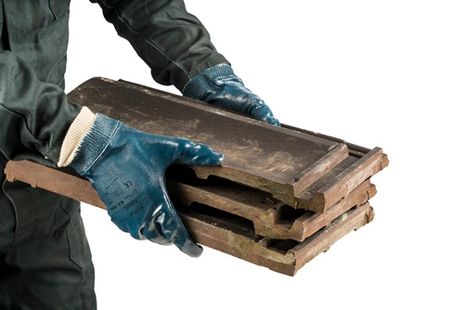 ansell-hylite-fully-nitrile-dipped-gloves-47-402-with-knit-wrists-use-example.jpg